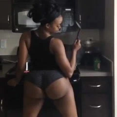 Büyük yuvarlak kabarcık popo twerk ve sallamak