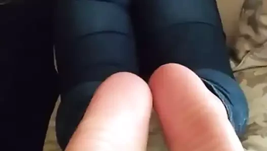 Ayaklarının gösterilmesine izin vermek