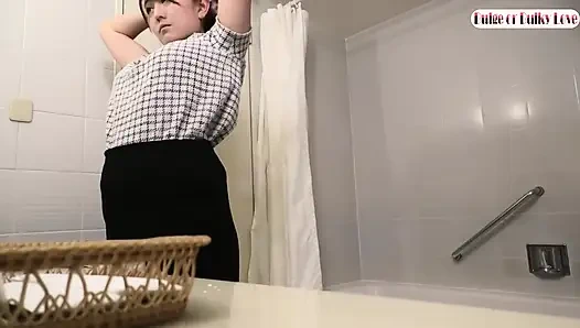 Dans eğitimli vücut önermek bir masajla tanışıyor, oyuncu rahatlama tornalama kafaları