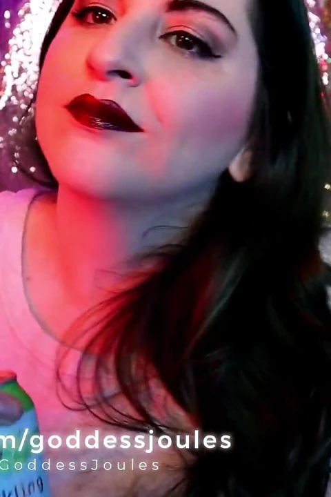 Koyu ruj asmr'i öpüyor