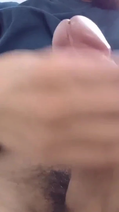 "Ateşli oğlan yarağıyla oynuyor ve boşalıyor" dan epik an