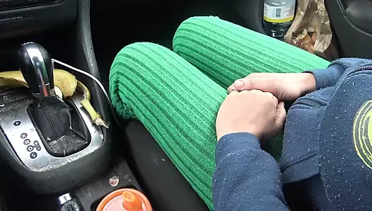 Üvey anne güvensiz üvey oğlunun yarağını derecelendirmeyi umursamıyor