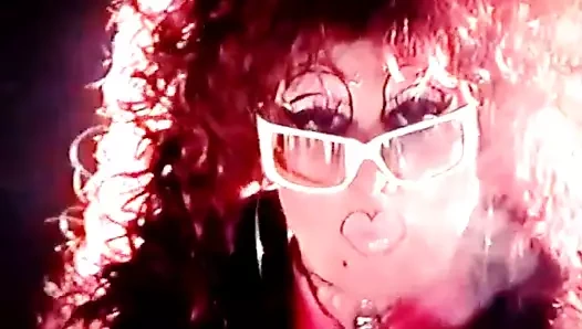 Dragqueen sigara erotik