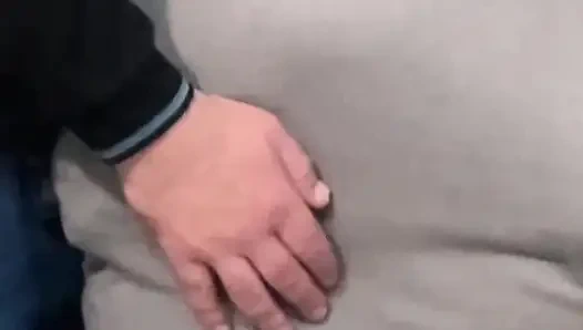 Kalabalık metroda kıllı amcık parmaklanıyor