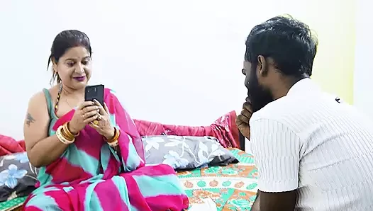 Seksi bayan kendini kontrol edemiyor ve asılı öğrencisiyle sikişiyor