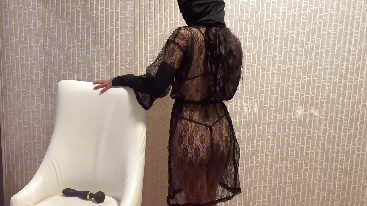Indian Hot girl apni chut ki garmi mitati hai dildo she