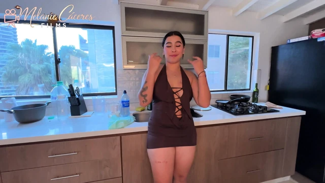 Porno aktrisi ev boşken büyük yarakla sikiliyor - emily fox