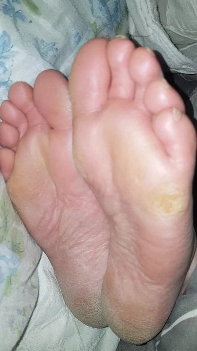 Nice soles pose 27