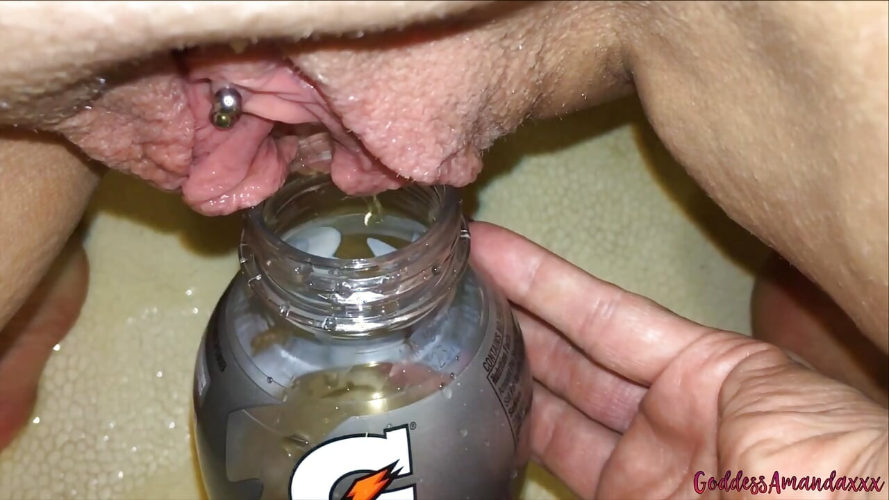 Seksi çiş derlemem için ağzını aç