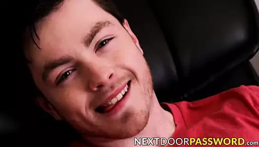 Eşcinsel genç jaydon jensen solo masturbates büyük horoz