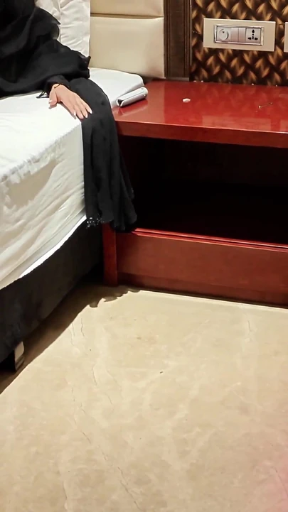 Ateşli üvey anne bir yarağı azdırmayı ve boşalmayı biliyor | Klip 1