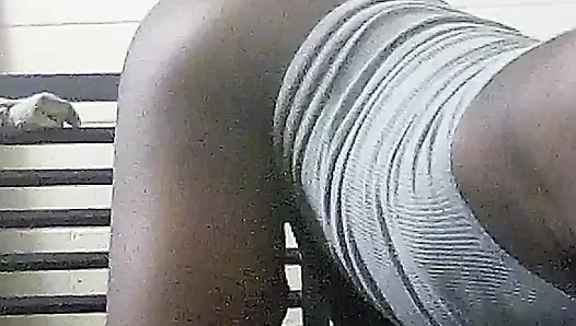 Kalın femboy götü tek başına göt yalıyor