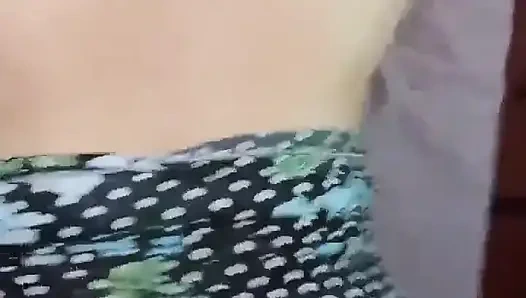 Bakış açısı çiçek elbisesiyle domaltarak sikişiyor