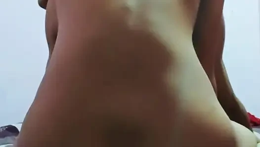 Kocası karısını sikiyor ve amını fışkırtıyor