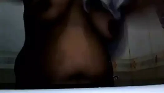 Filipinli housmaid jerryn sadece benim için duş alıyor