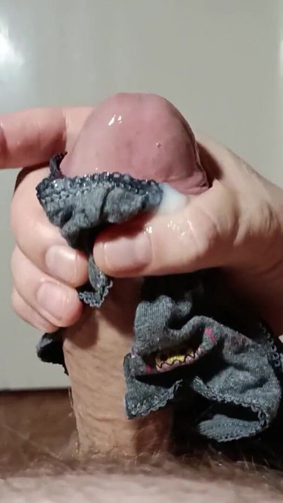 Koreli orta yaşlı seksi kadından mastürbasyon külotu | Klip 2