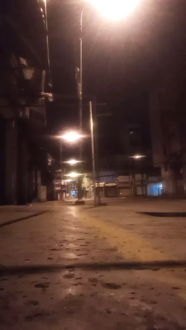 Sokakta kısa elbise