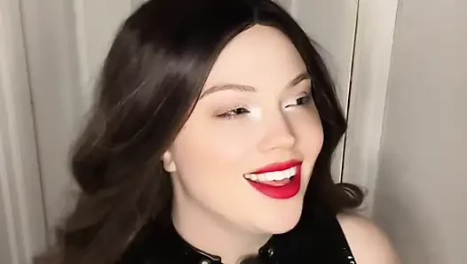 Orta yaşlı seksi kadın bisikletçi grup oyunuyla sikiş arkadaşını aldatıyor