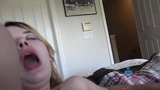 Dez ıslak azgın amının içine boşalmanı istiyor