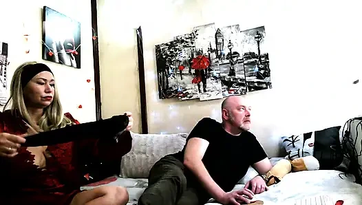 Sakso, domalma, olgun eşlerin konuşmaları, amcık yakın çekimde yarak ve sadece uzun saçlı güzel olgun sarışın!