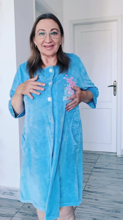 İri göğüslü ateşli nine
