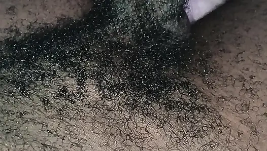 Ev bakıcısı amcığını gerdiriyor