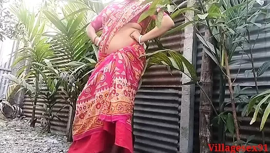 Bengalli desi yenge açık havada chudai devar ke saath kırmızı sari main (villagesex91 tarafından resmi video)
