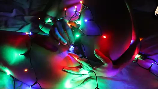 İnce bir güzellikten sulu ıslak kedi mastürbasyonu.