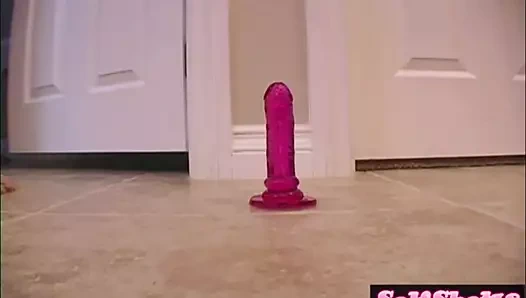 Sıcak sevimli genç mastürbasyon yapmak ona kedi kapatmak pov