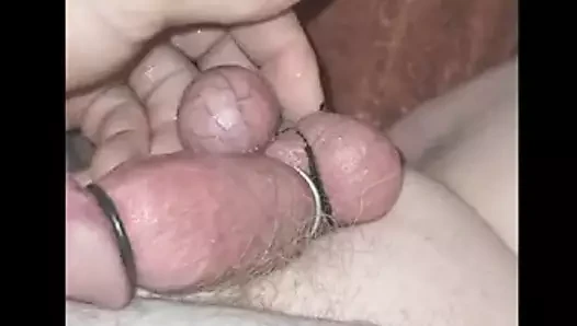 Küçük fındıklı sert ve dik küçük penis! videolarını izle