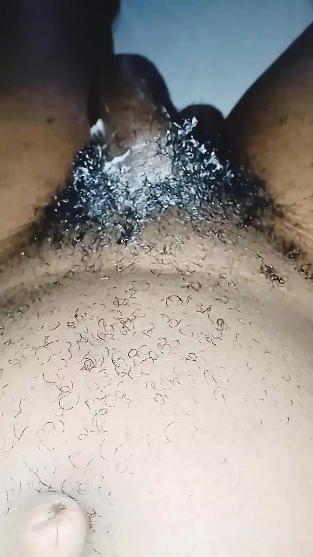 Büyük zenci yarağımı tıraş ediyor ve sonra sikiyor bölüm 1