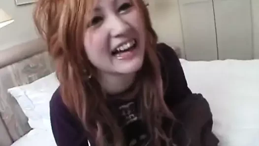 Asya redhead alır çük içinde ona sıcak sıkı kedi