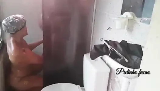 Yaramaz Komşu Bana Duş Alırken Görmem Için Para Teklif Etti