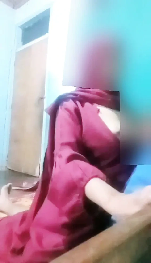 İş yerinde kocası tarafından terk edilen komşu karısıyla hatıralar