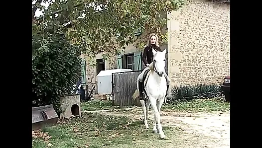 – Sevinçle masaya çarptı