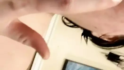 O sulu kedi tadı seviyor