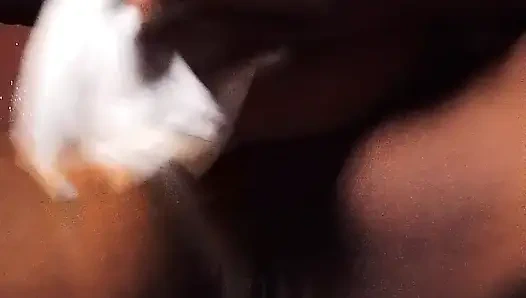 Üvey erkek kardeşimi görmek için çıplak