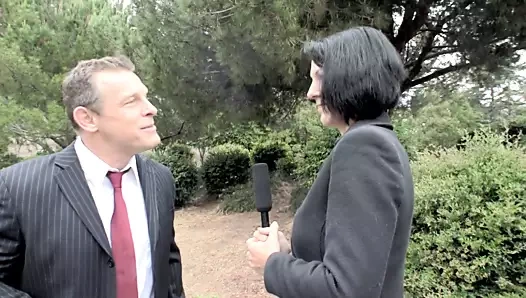 Esmer orospu gets becerdin tarafından uygun damızlık ve alır yüz