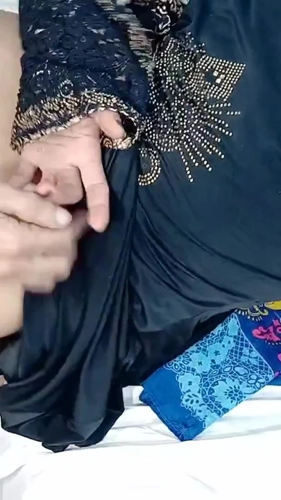 Захватывающий момент от "мусульманской неверной жены жестко трахнули в киску weraring черная бурка"