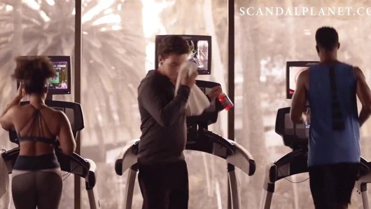 Scandalplanetcom'da güvensiz Alison hukuk seks sahnesi