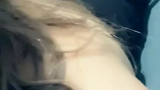 Evli beyaz tombul şişman göt twerk yapıyor...