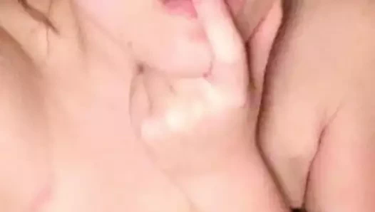 Küçük sürtük jill gibi büyük musluklar