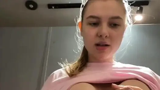 Masturbating in the gym with jucielussie