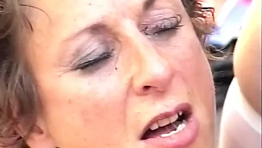 Doyumsuz anal nineler her yarağı üniversiteye geri paylaşıyor