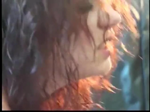 Azgın hatun seksi deri kanepede güzel sert sikişin tadını çıkarıyor