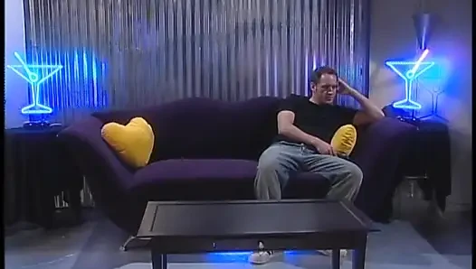 Deri derin gırtlak beyaz yaraklı sarışın sonra kanepede sikiliyor
