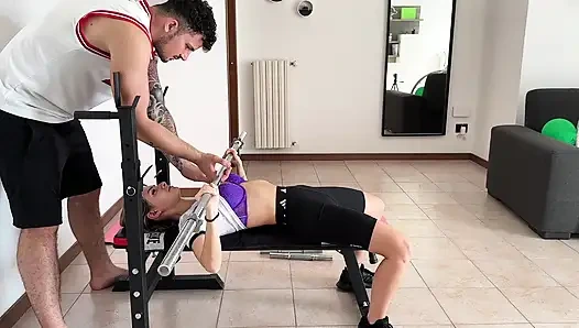 Hamilelikten Sonra Kişisel Antrenör Tutmaya Karar Verdim Ve Bana Laboratuvarda Yattı