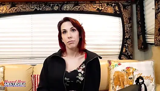 Fiery kızıl saçlı Scarlett Foxx büyük memeli sert acımasız slam'e kadar derin sakso!