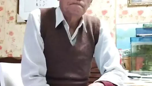 VIEUX AVEC UNE BITE EXTRA