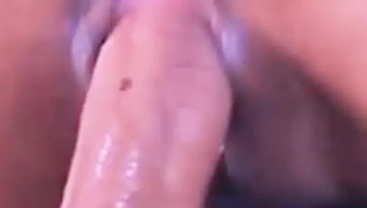 Büyük indirmenin tamamını alana kadar kesintisiz zıplıyor.